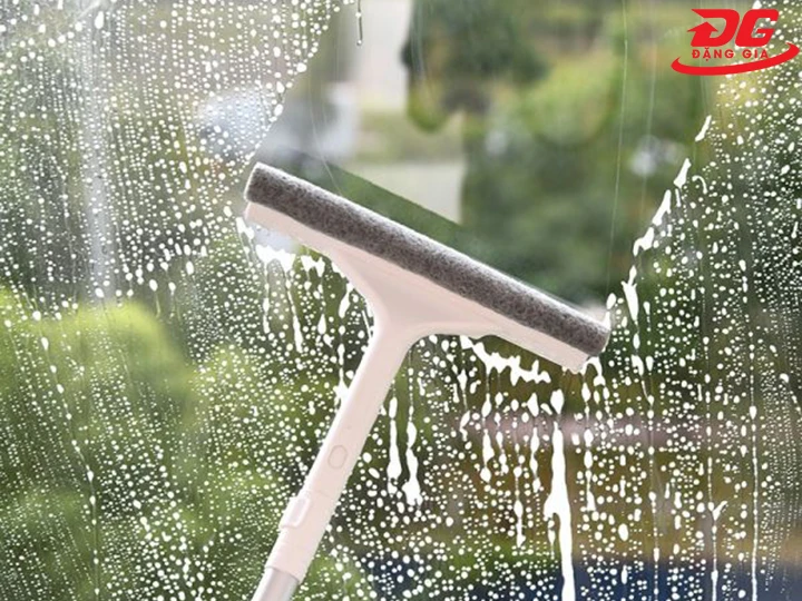 kỹ thuật lau kính