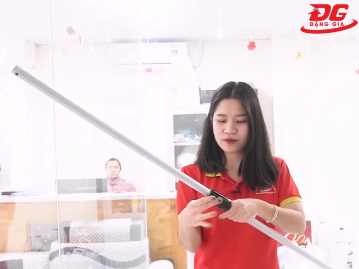 lắp cây lau kính