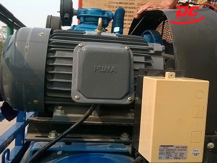 Logo trên thân motor (động cơ điện)