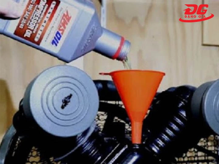 Thay dầu máy nén khí định kỳ