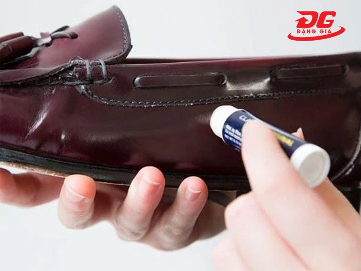 Kem dưỡng da và Vaseline