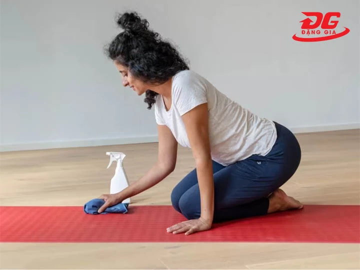 Quy trình làm khô thảm yoga