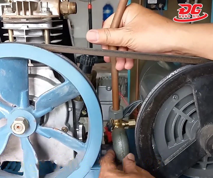 lắp van 1 chiều máy nén khí 