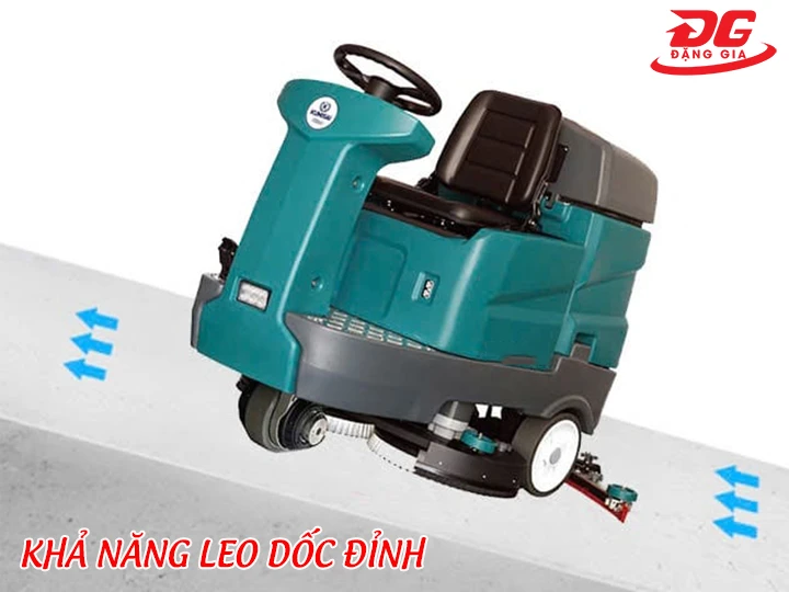 máy chà sàn ngồi lái Kumisai KMS D8F leo dốc cực đỉnh