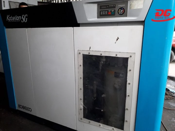 Máy nén khí Nhật Bản đã qua sử dụng nhưng vẫn còn hoạt động tốt được nhập về Việt Nam, gọi là Nhật bãi