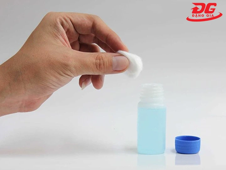 tẩy cặn canxi bằng rượu