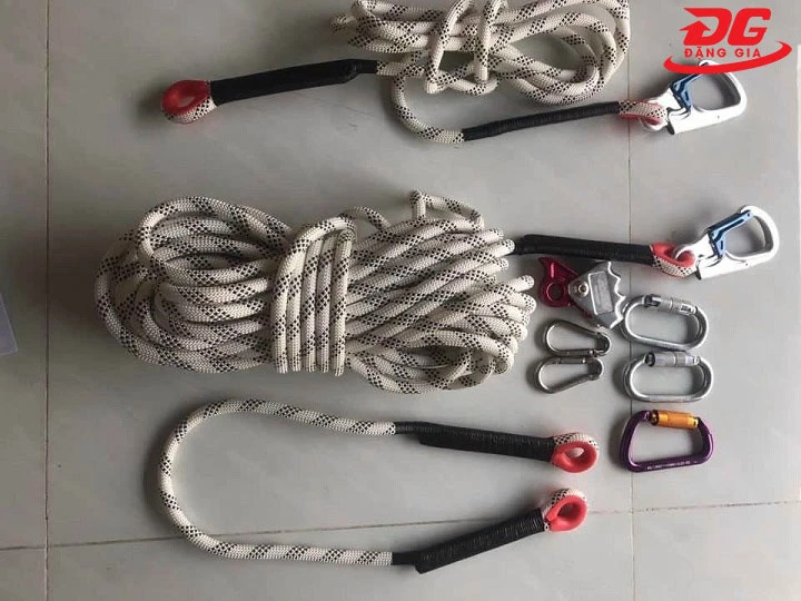 Dây đu lau kính nhà cao tầng
