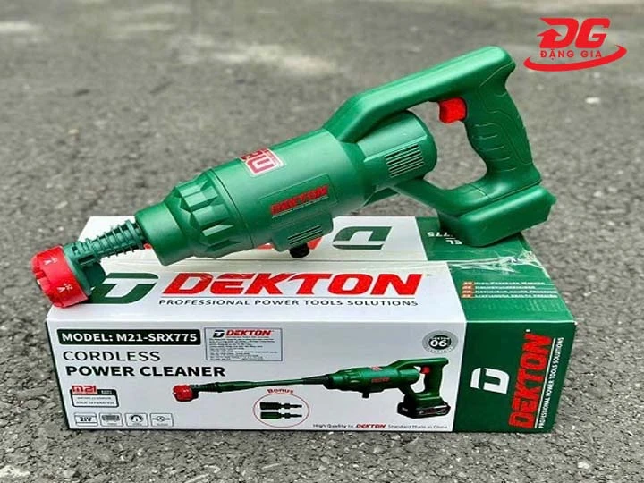 máy rửa xe pin nhỏ gọn