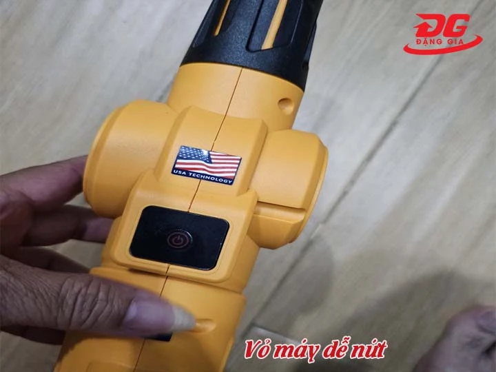 máy rửa xe pin vỏ máy dễ nứt