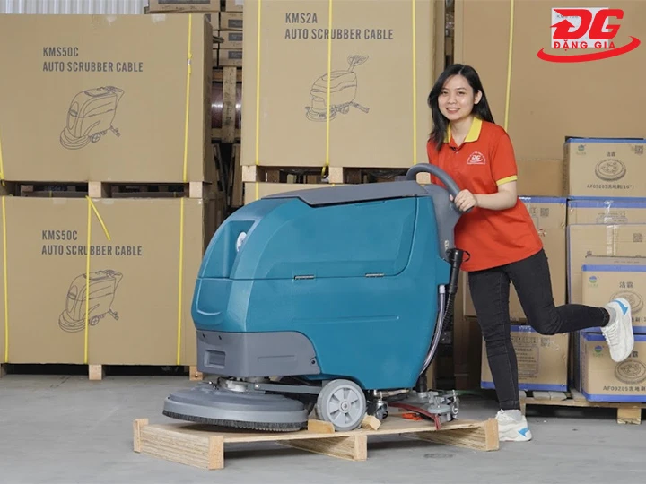 Máy chà sàn liên hợp Kumisai KMS 65F tại Đặng Gia