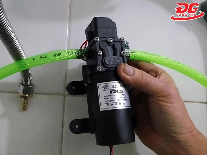 máy bơm tăng áp mini 12V