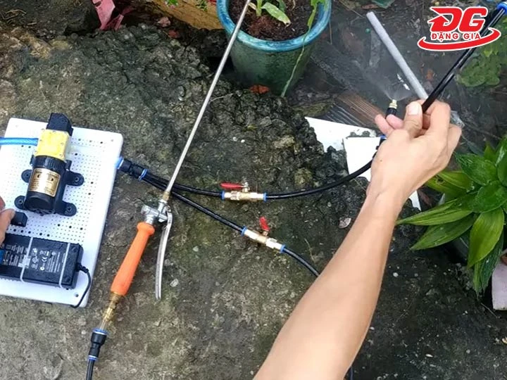 test thử máy bơm tăng áp mini 12V