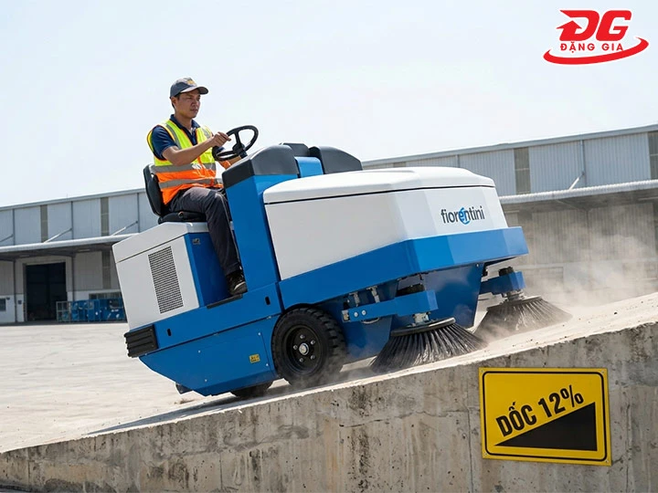máy quét rác Fiorentini S34 leo dốc tốt