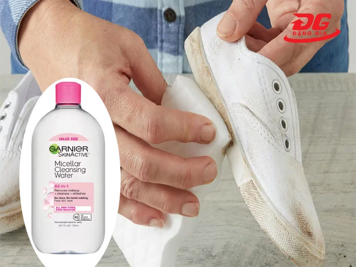 Micellar water làm sạch giày trắng không ố vàng