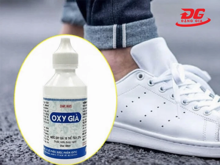Sử dụng oxi già giặt giày trắng