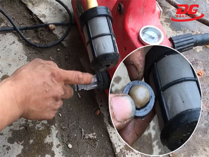 Vệ sinh bộ lọc nước đầu vào