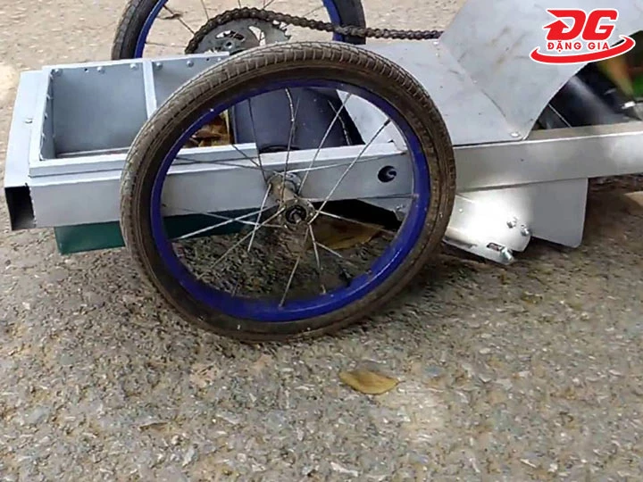 bánh xe của Xe quét rác tự chế