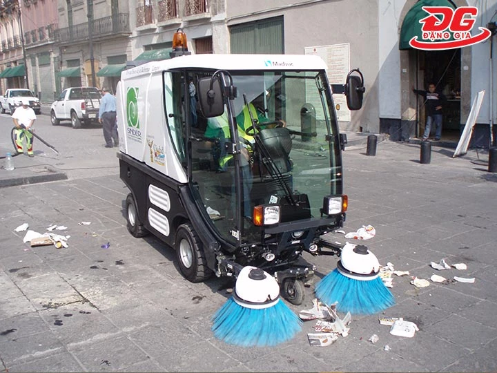 sử dụng xe quét rác chuyên nghiệp