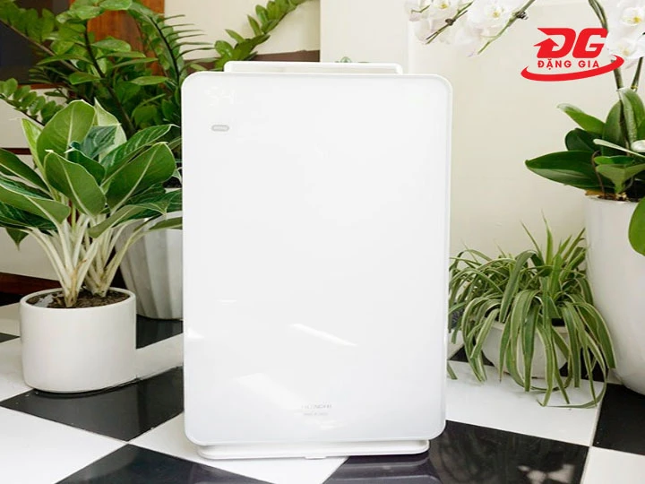 Nhìn cận cảnh máy lọc không khí và tạo ẩm Hitachi EP-M70E
