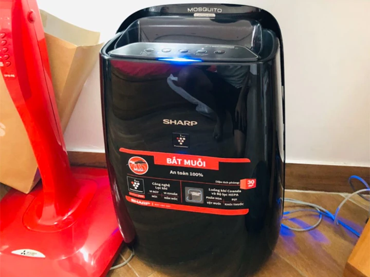 giá máy lọc không khí và bắt muỗi Sharp FP-JM40V-B