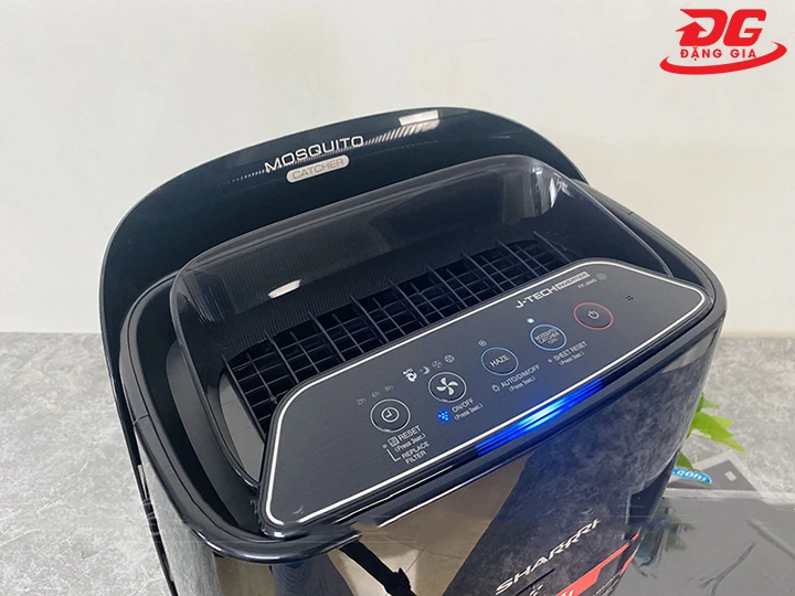 màn hình máy lọc không khí và bắt muỗi Sharp FP-JM40V-B