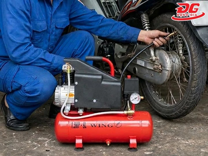 sử dụng máy nén khí đầu liền Wing TM-0.1/8 9L bơm xe