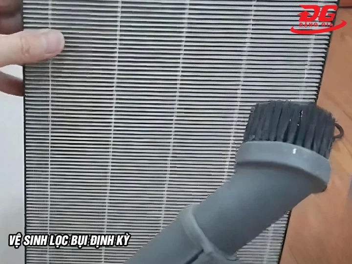 Vệ sinh máy lọc không khí Sharp FP-J50V-H