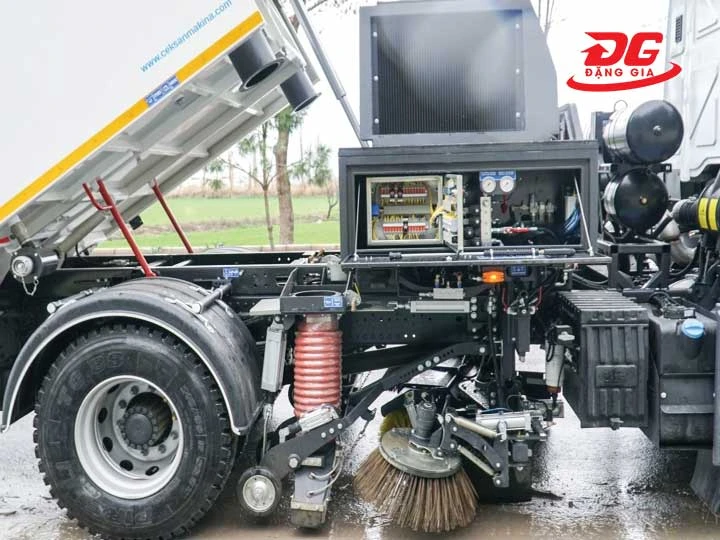 Chi tiết cấu tạo xe quét đường