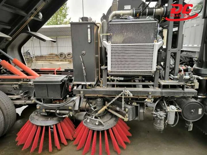 Động cơ phụ xe quét đường
