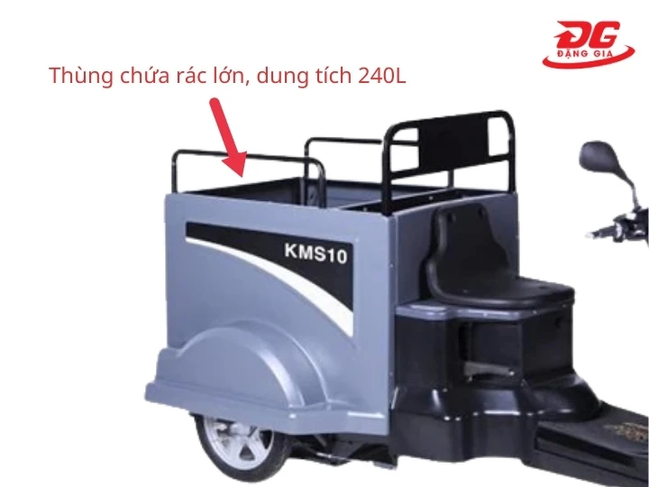 Kumisai KMS-10 có thùng chứa lớn 240L, cho phép lưu trữ lượng lớn rác thải trong một lần thu gom