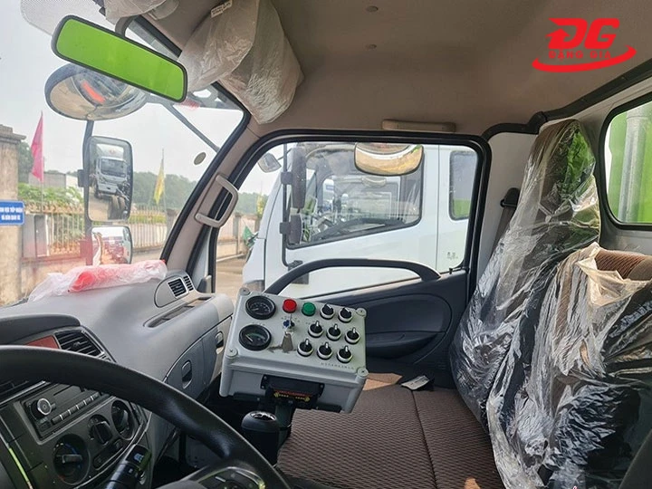 Khoang lái (Cabin) và hệ thống điều khiển