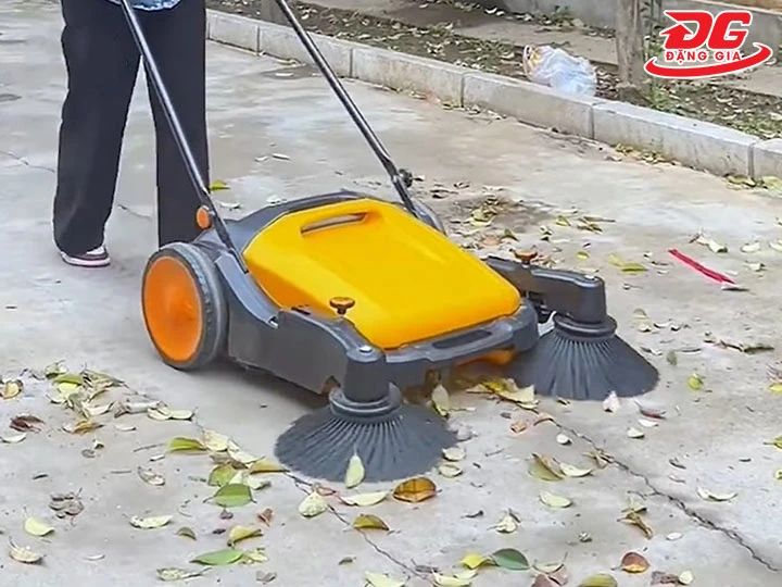 vận hành Xe quét rác 