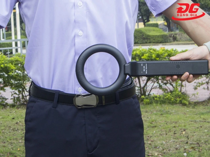 Ứng dụng máy dò kim loại Mini Handheld Metal Detector MD-300