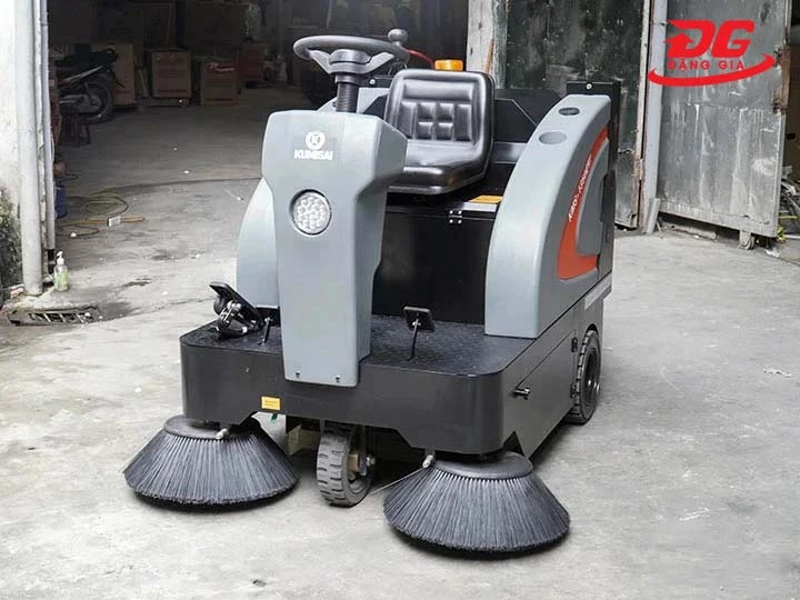 Xe quét rác ngồi lái không có cabin