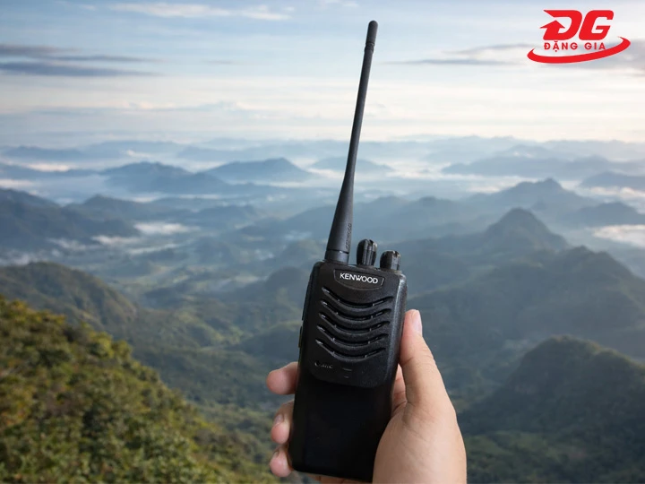 Bộ đàm cầm tay Kenwood TK-2000 truyền xa