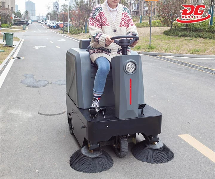  Xe quét đường 