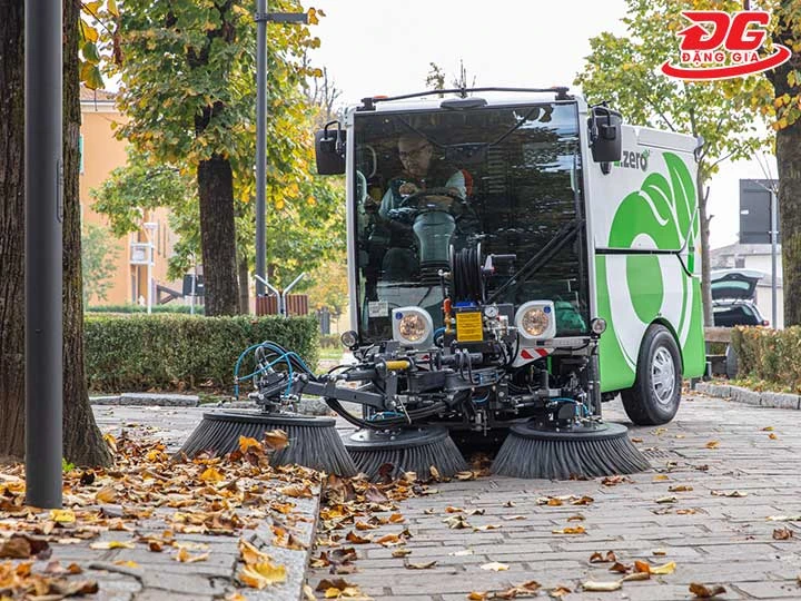  Xe quét đường vệ sinh được phố
