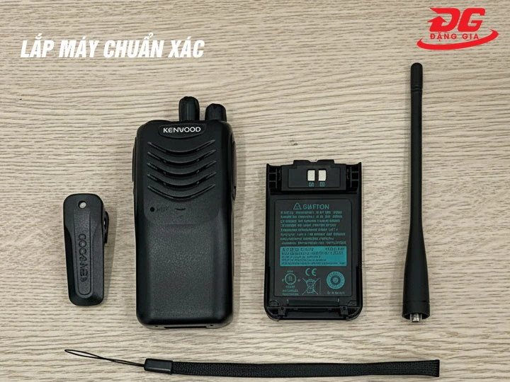 Dùng bộ đàm cầm tay Kenwood TK-2000