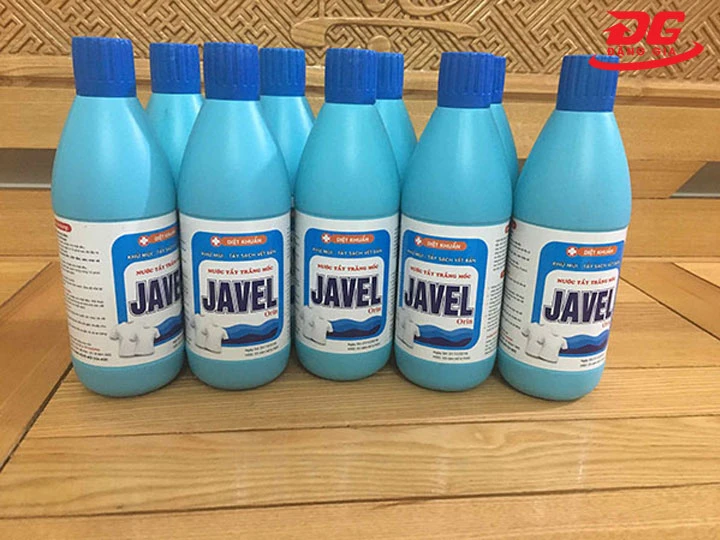 Cách làm sạch giày da trắng bằng javen