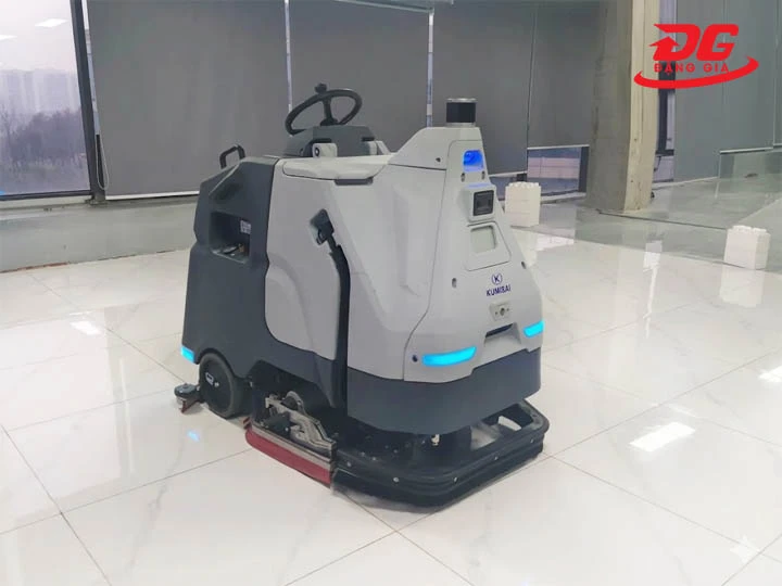 Robot chà sàn Kumisai KMS810 hiệu suất cao