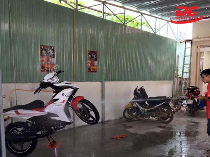 Tiệm rửa xe Phước