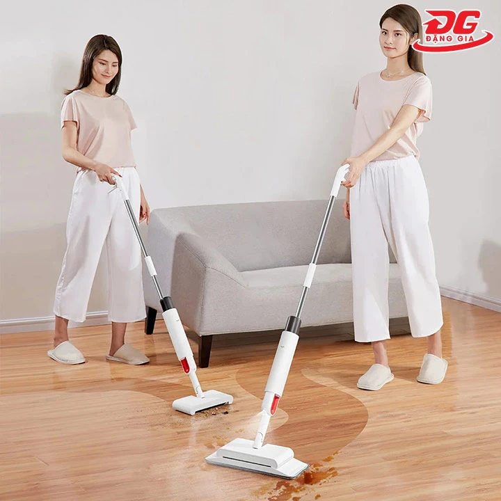 sử dụng cây lau nhà phun sương lau sàn