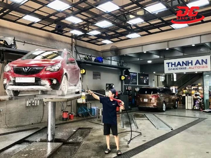 chọn lựa dịch vụ rửa xe ô tô quận 4