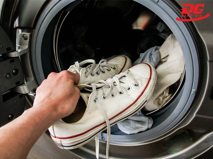 Cách giặt giày Converse bằng máy giặt