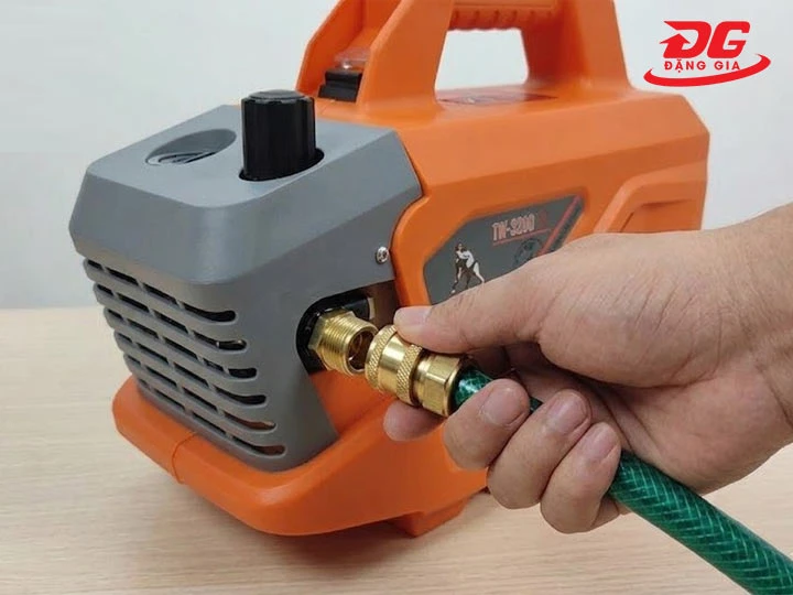cách vận hành máy rửa xe Sumo