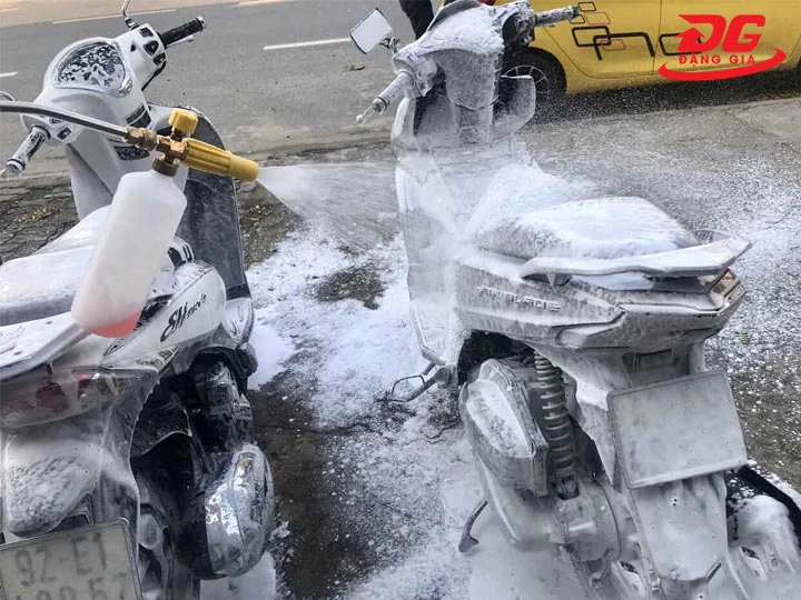 Rửa xe bọt tuyết