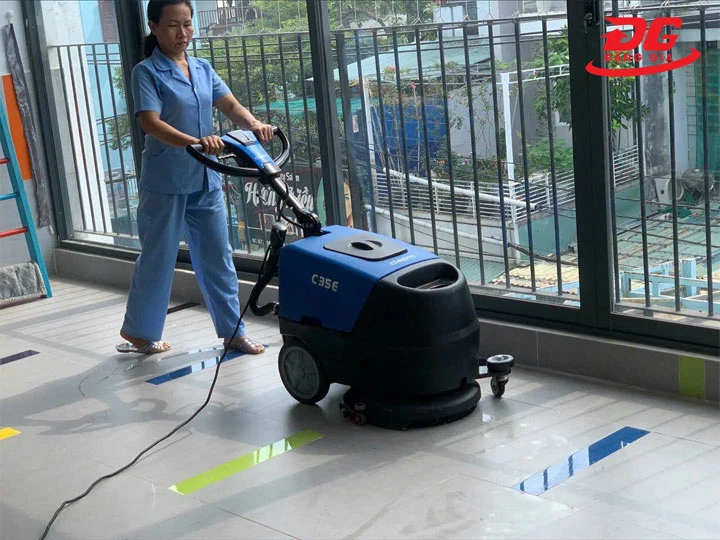 Máy chà sàn Clepro dễ sử dụng