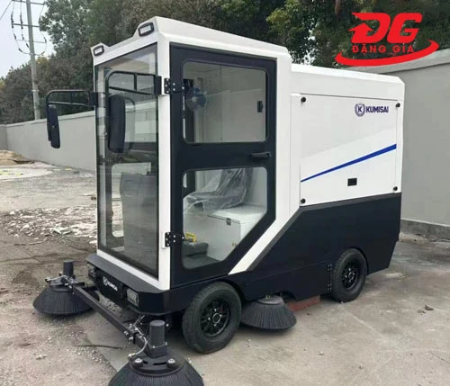 Xe quét rác ngồi lái Kumisai KMS - 240L 3