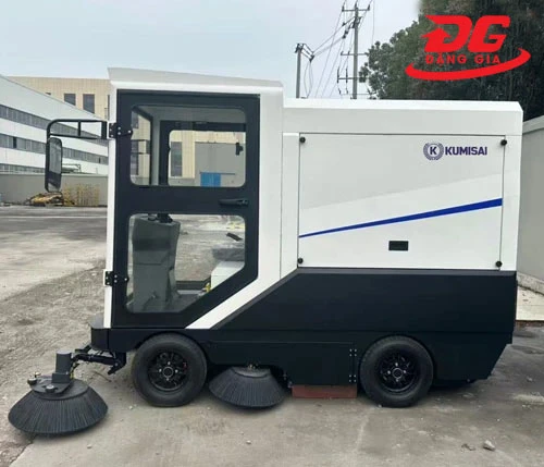 Xe quét rác ngồi lái Kumisai KMS - 240L 4