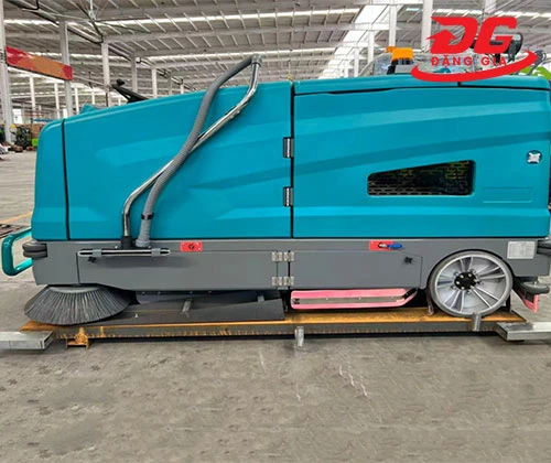 Xe quét rác chà sàn Kumisai KMS 1450XS 4